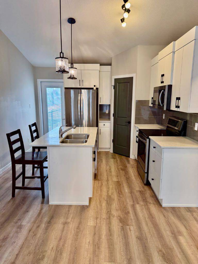Lethbridge, AB T1J5K3,390 Skeena CRES West