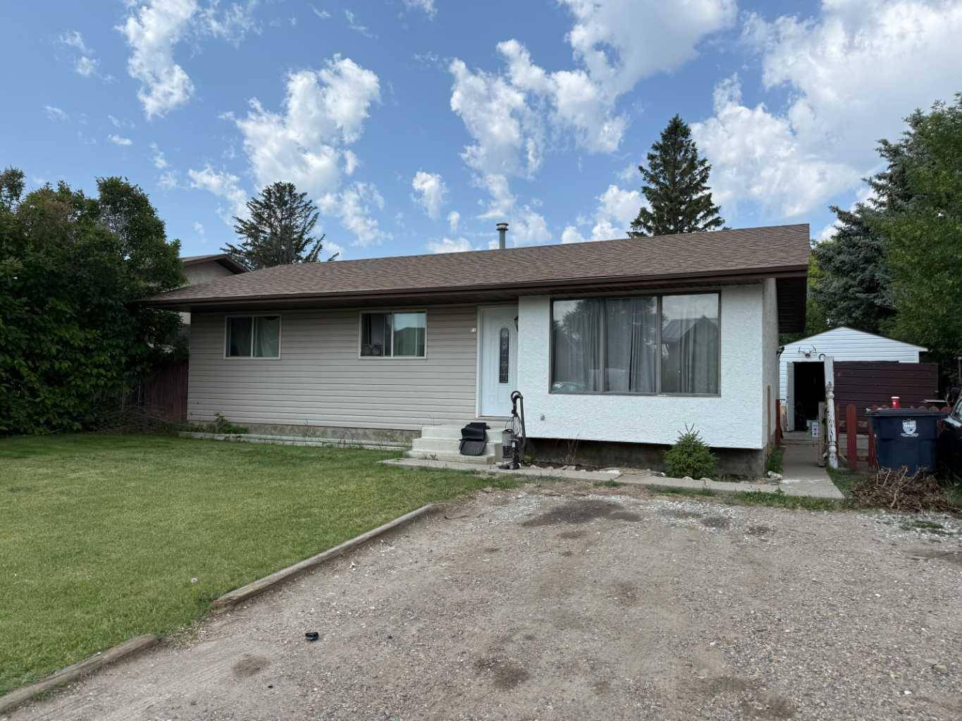 15 Ash ST, Brooks, AB T1R 0H1