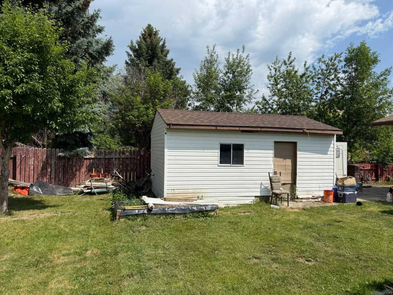 Brooks, AB T1R 0H1,15 Ash ST