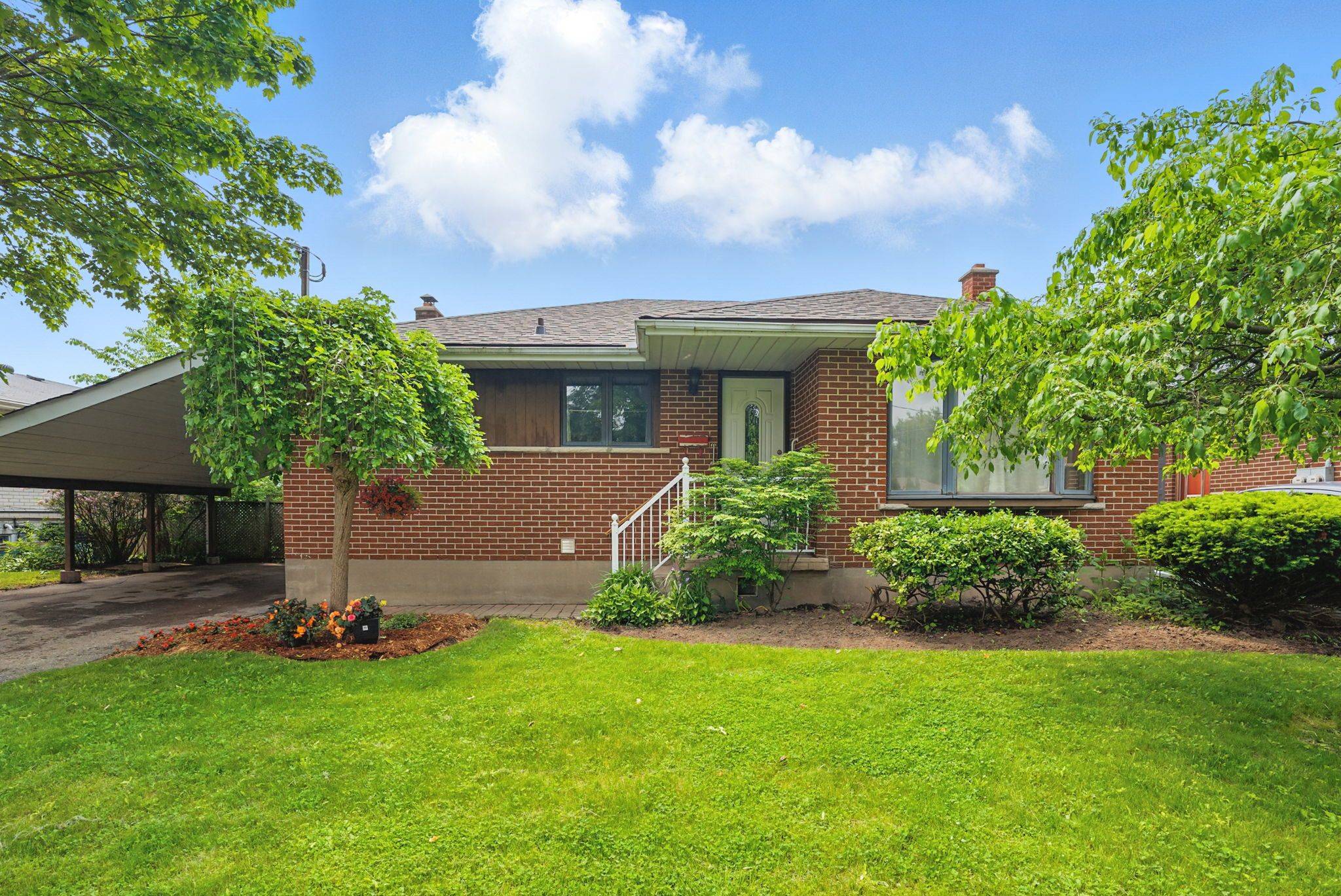 Oshawa, ON L1G 6G6,298 Dover ST