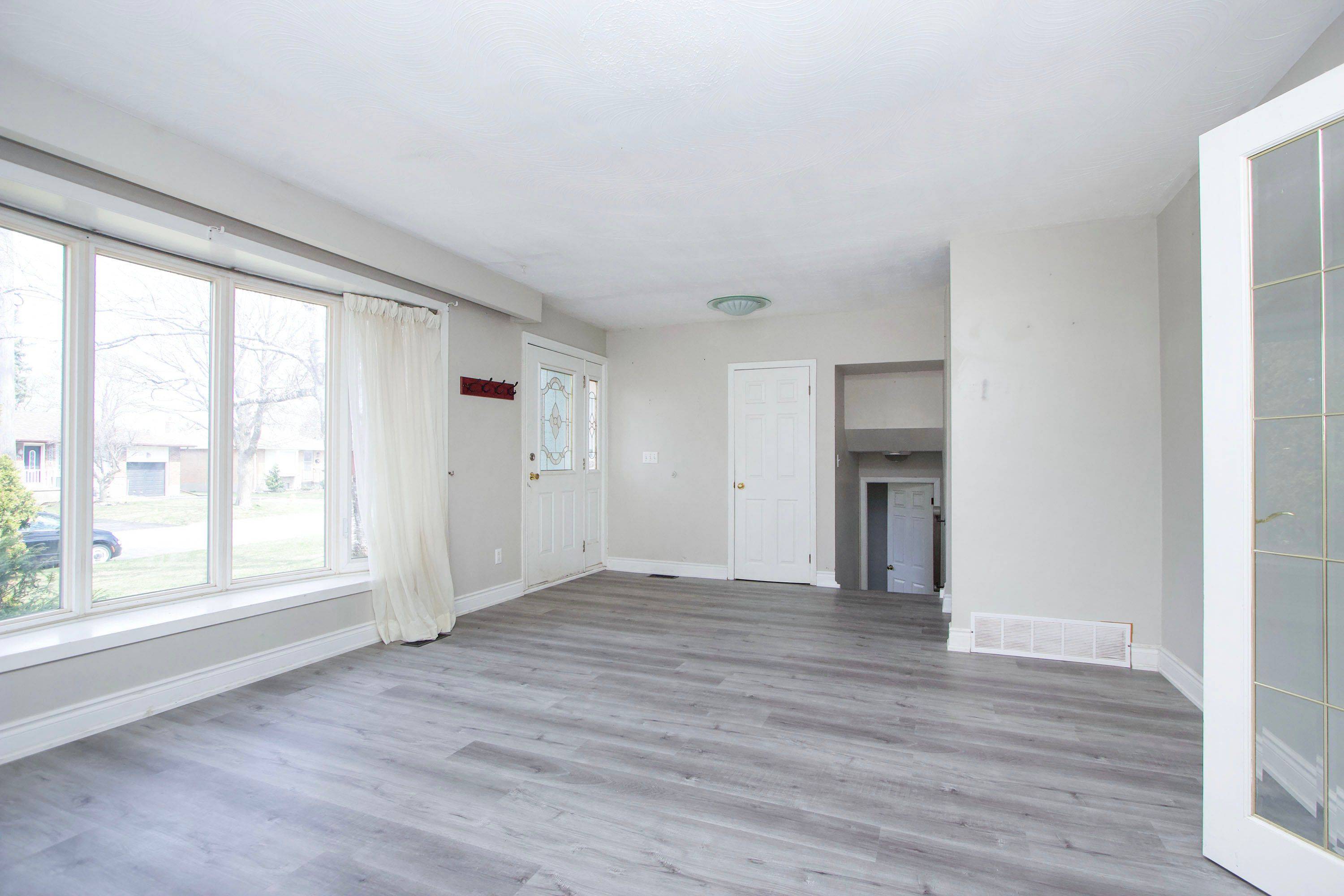 Oshawa, ON L1H 1V3,1165 Ridgecrest AVE