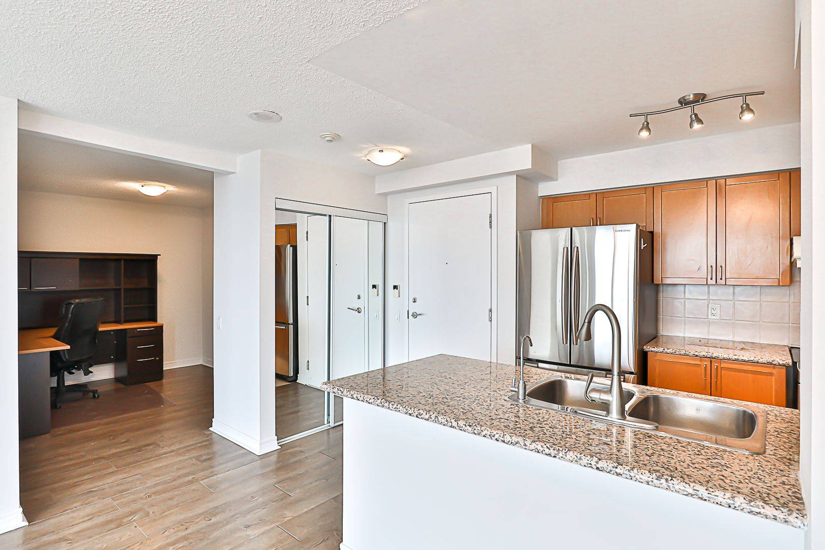 Toronto E09, ON M1P 5E4,83 Borough DR #3406