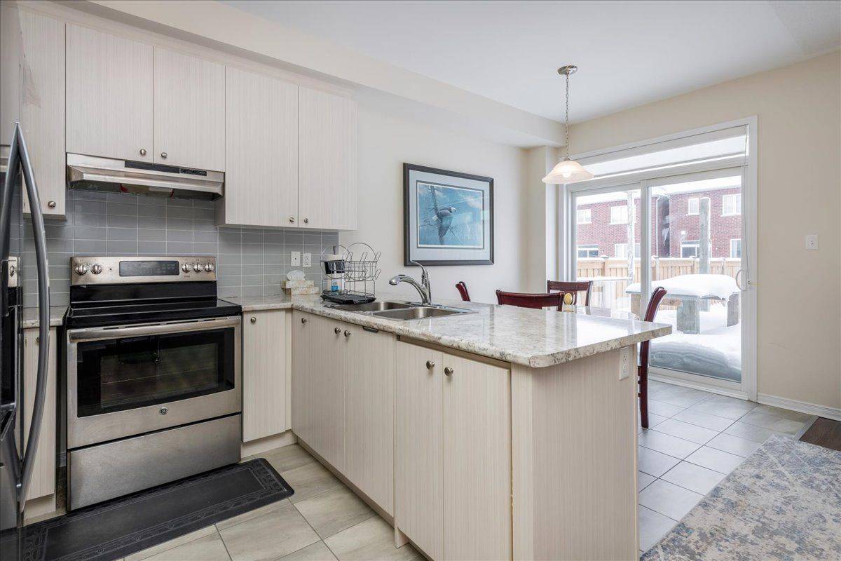 Collingwood, ON L9Y 0W9,48 Portland ST