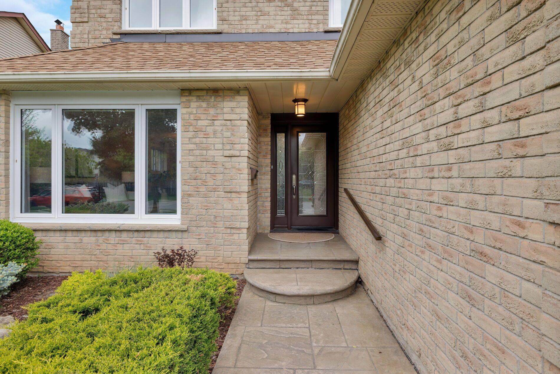Milton, ON L9T 4S3,521 Vanier DR
