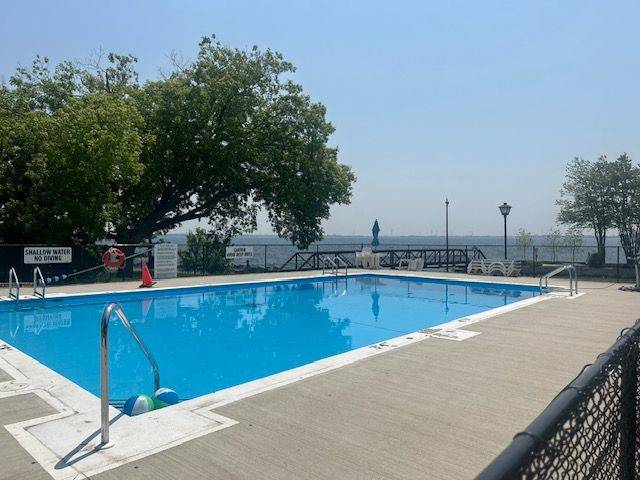 Kingston, ON K7M 1K1,2 Mowat AVE #501