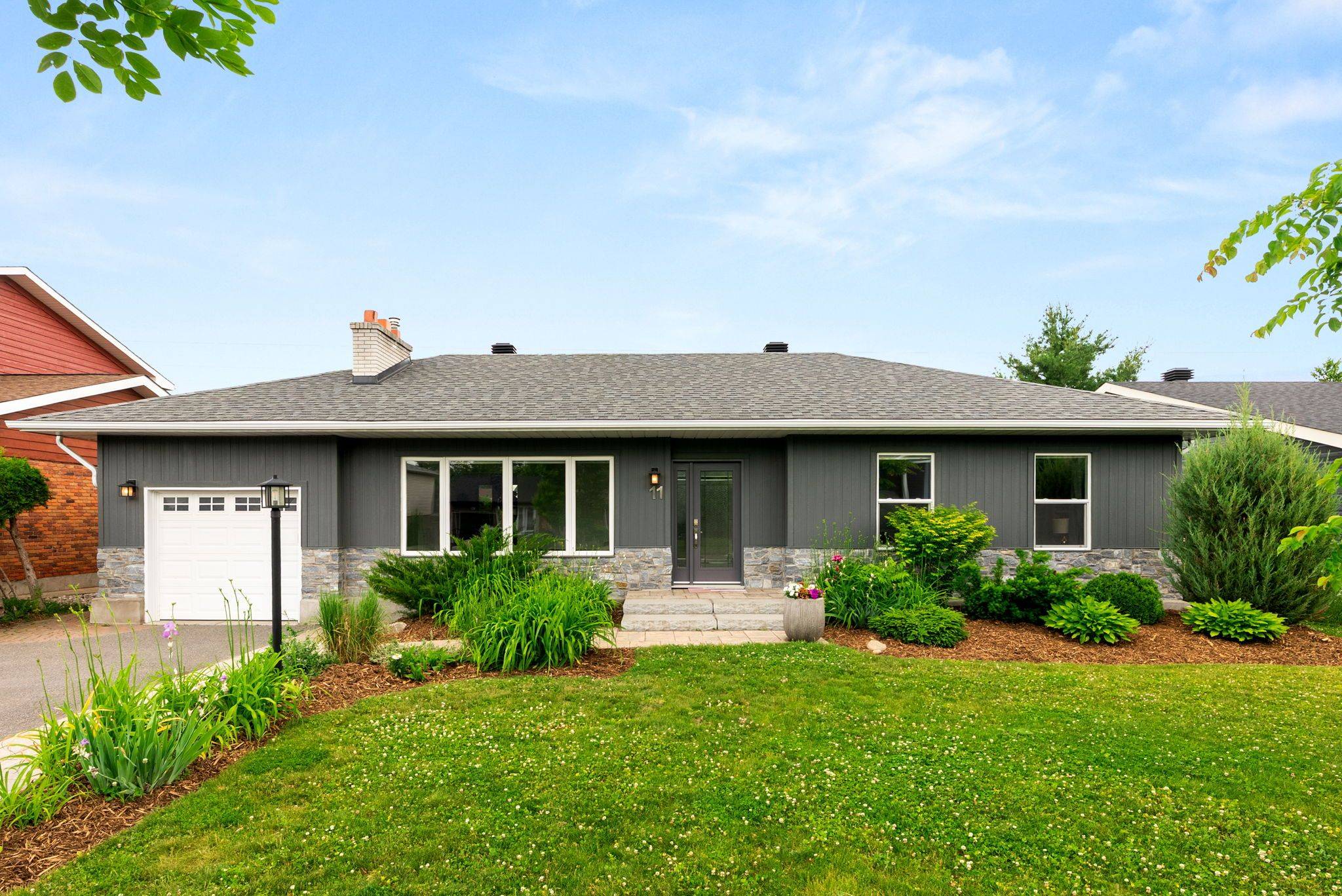 11 Parkland CRES, South Of Baseline To Knoxdale, ON K2H 5V3