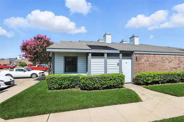 Hurst, TX 76053,640 Bellaire Drive #B