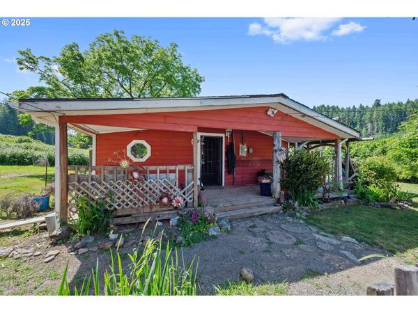 99355 LONE PINE LN, Myrtle Point, OR 97458