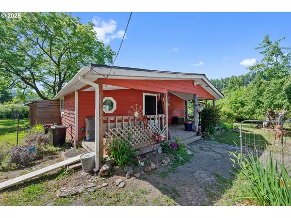 Myrtle Point, OR 97458,99355 LONE PINE LN