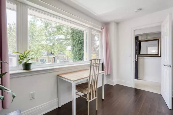 Toronto C03, ON M6E 1V5,44 Jesmond AVE N