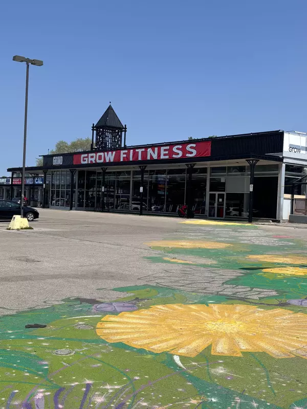 950 Albion RD E, Toronto W10, ON M9V 1A7