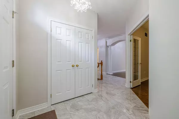 Niagara Falls, ON L2J 4K2,6301 Forest Ridge DR
