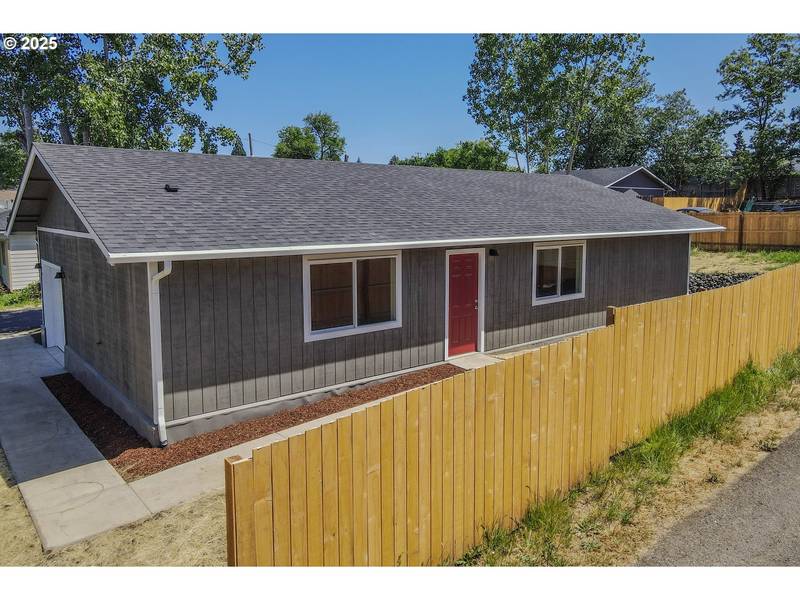 200 SE DARRELL AVE, Winston, OR 97496