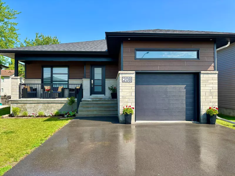 208 Filion ST, Russell, ON K0A 1W0