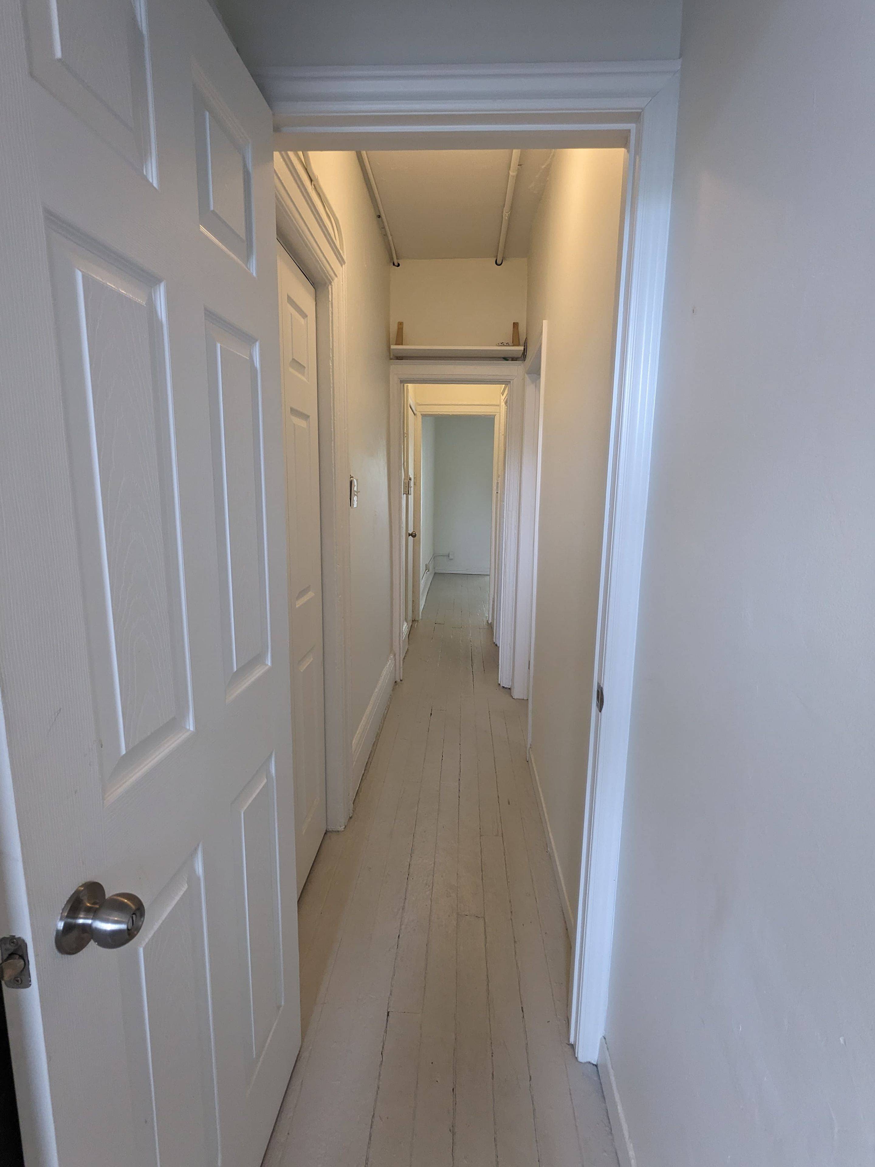 Toronto C01, ON M6J 1H6,1020 Queen ST W #1