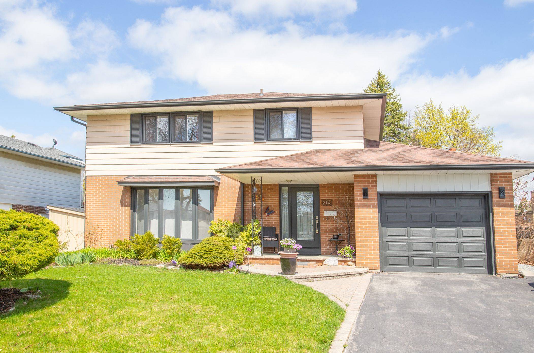 Oshawa, ON L1G 3G3,214 Marigold AVE