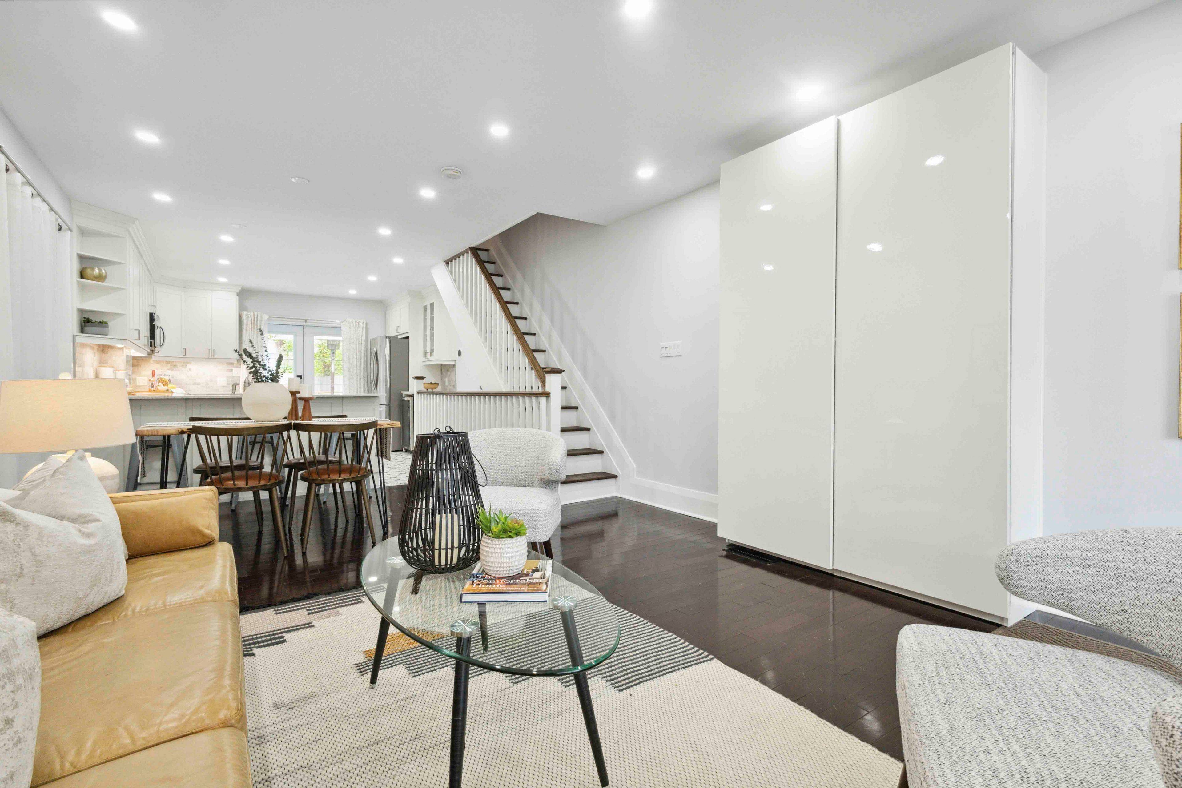 Toronto E01, ON M4L 3B7,368 Coxwell AVE