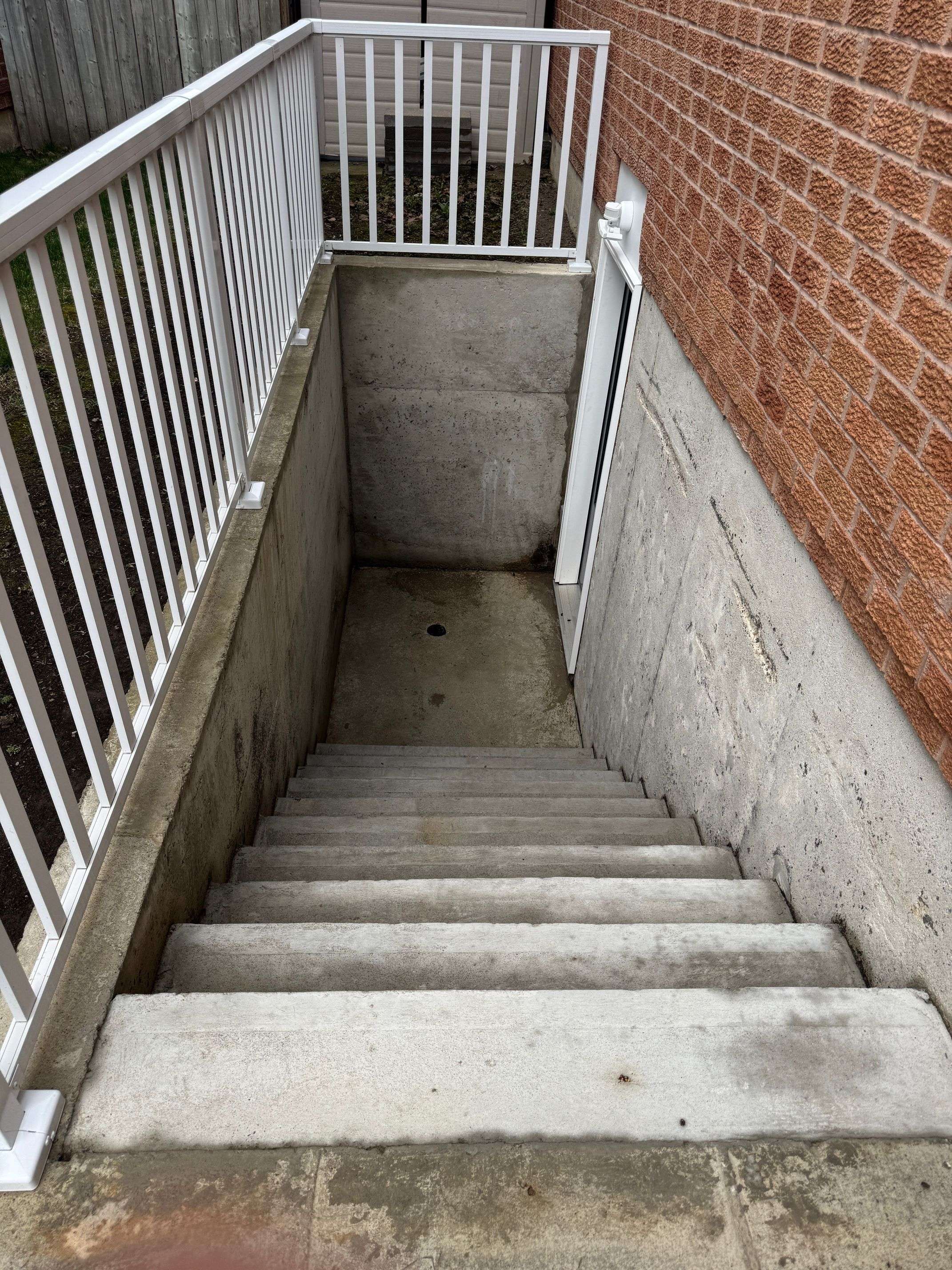 Georgina, ON L4P 3N4,12 Verona CRES #Lower