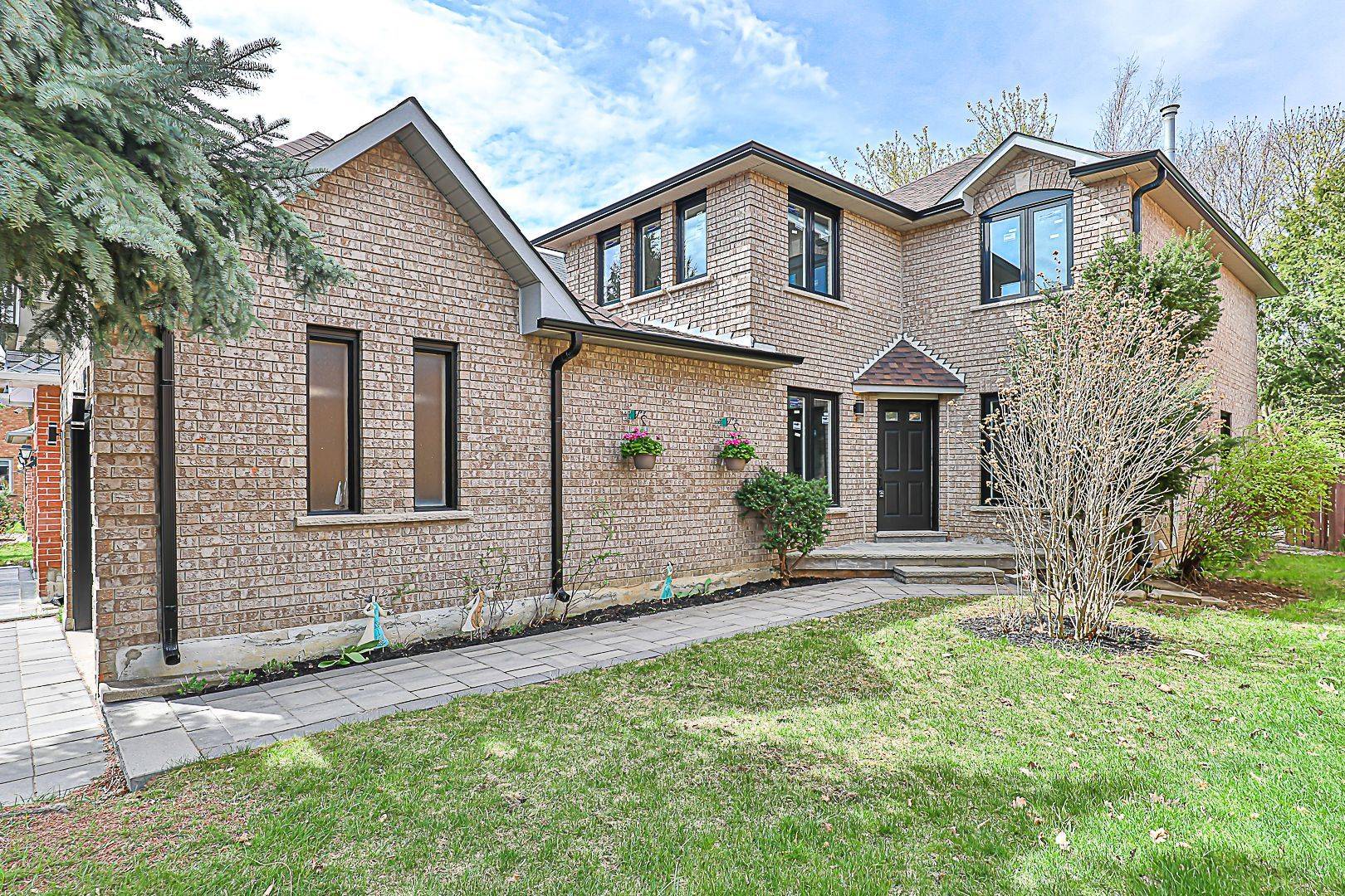 Richmond Hill, ON L4C 9T7,11 Newmill CRES