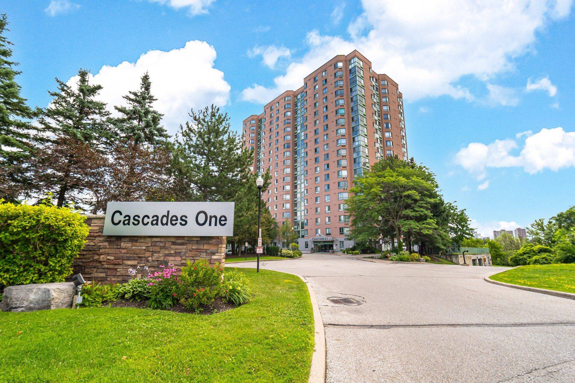 61 Markbrook LN #101, Toronto W10, ON M9V 5E7