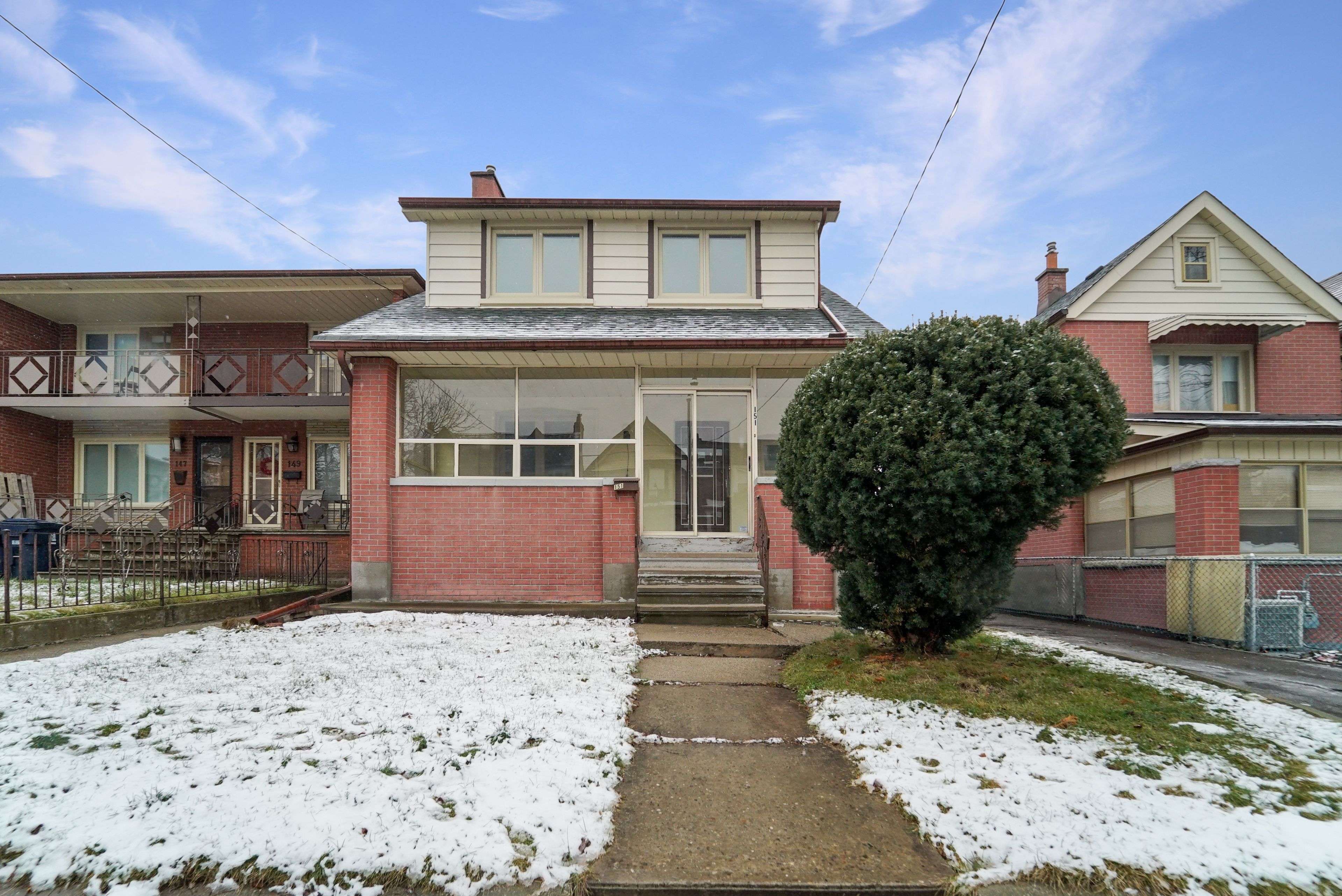 151 Ascot AVE #Main, Toronto W03, ON M6E 1G5
