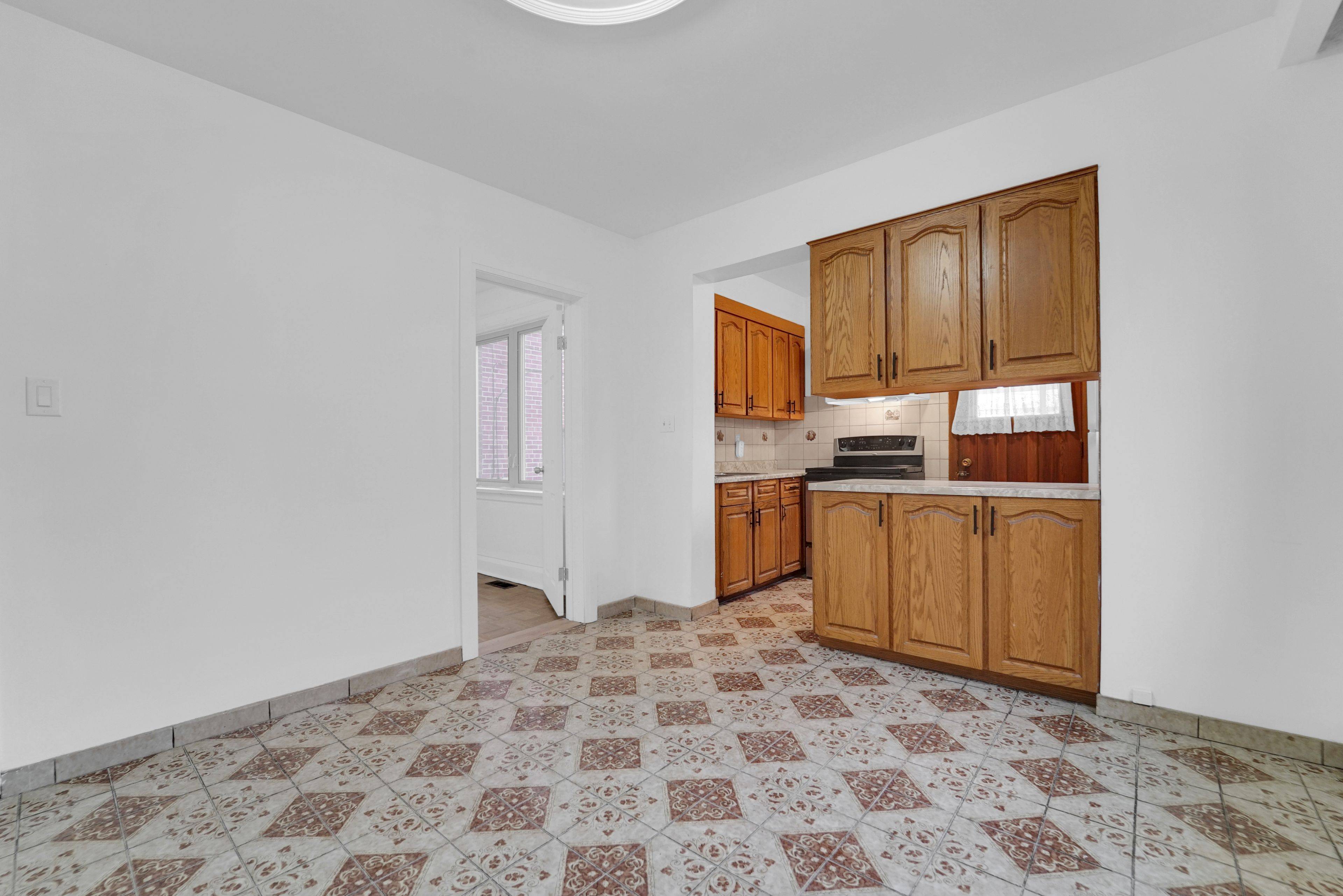 Toronto W03, ON M6E 1G5,151 Ascot AVE #Main