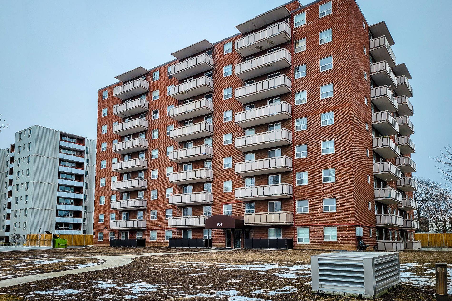 Hamilton, ON L8G 1B4,851 Queenston RD #505