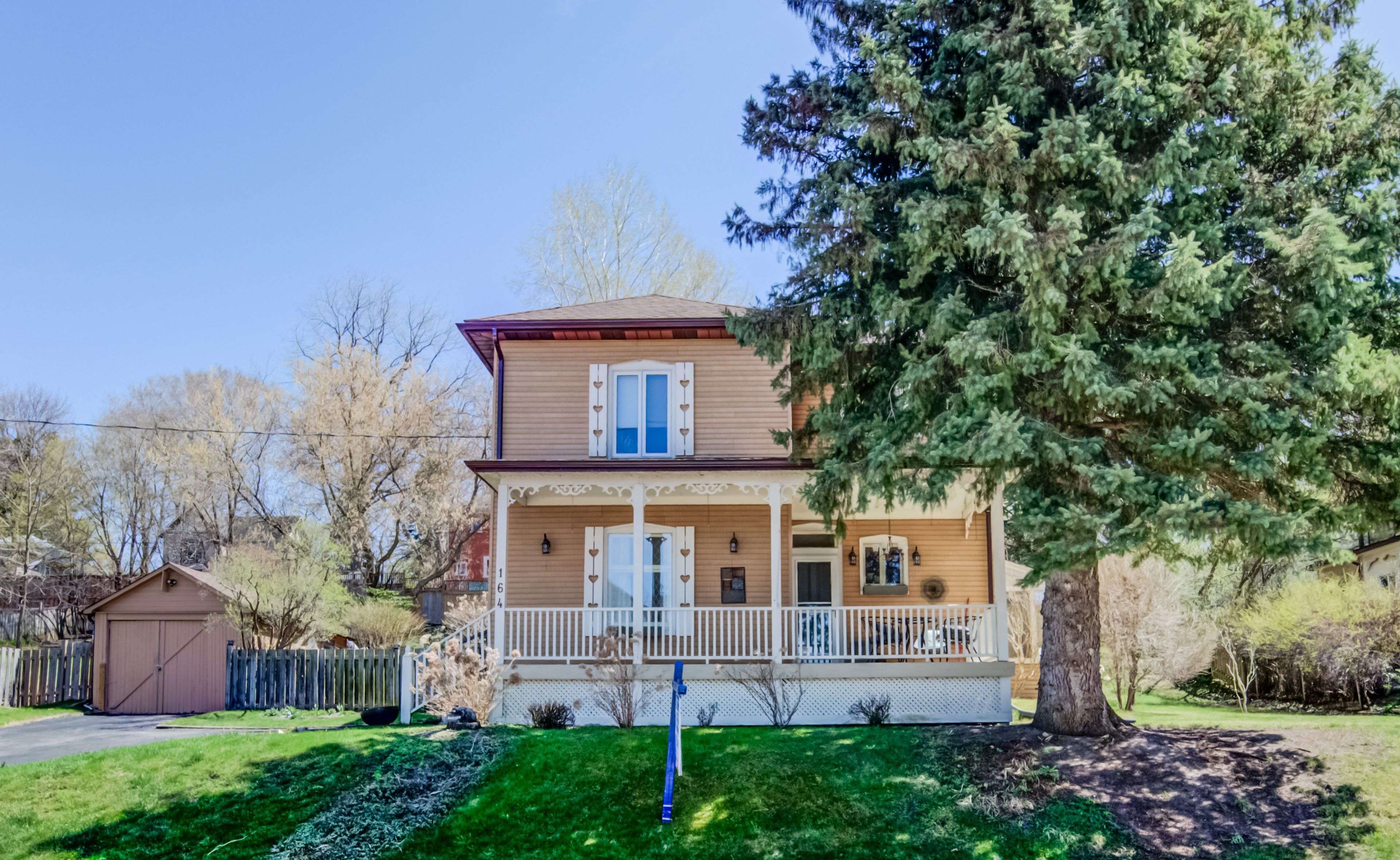 164 Queen ST E, Cambridge, ON N3C 2B2