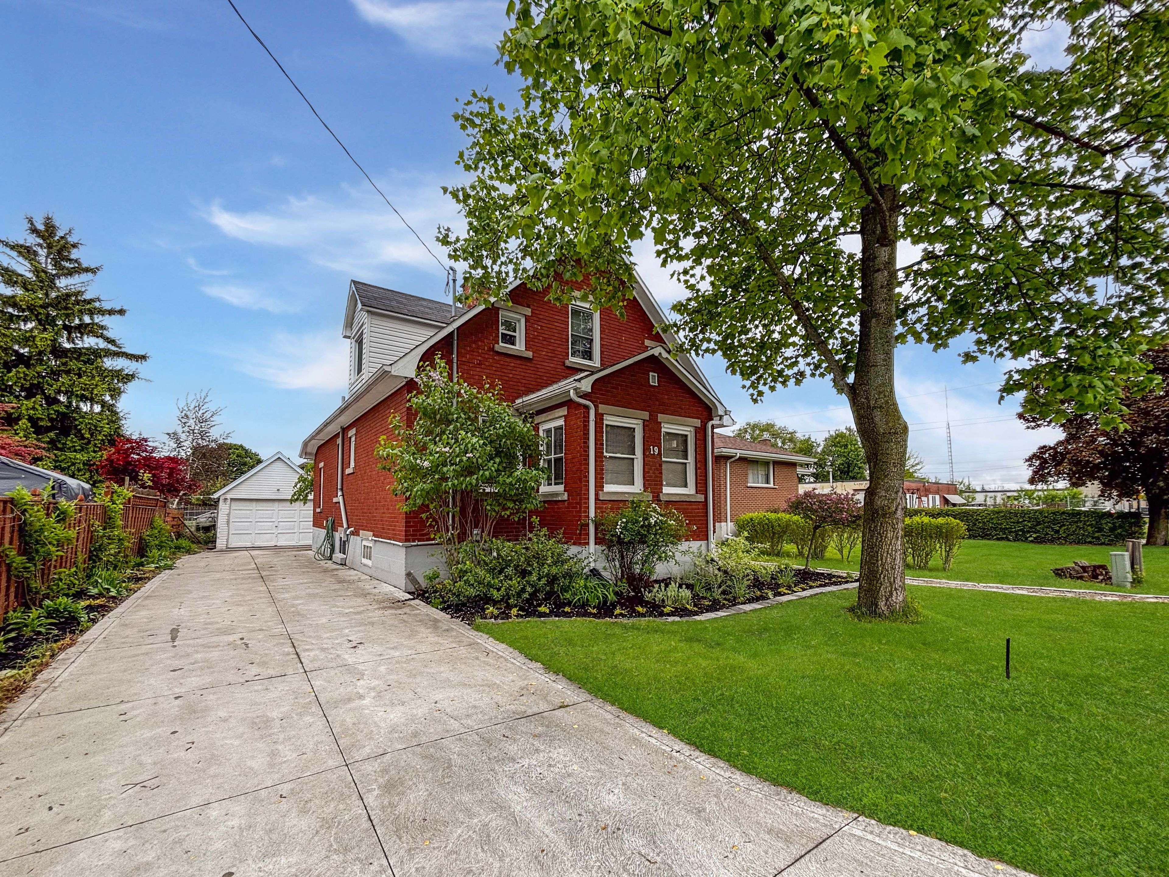 19 Rowanwood AVE, Brantford, ON N3S 7B7