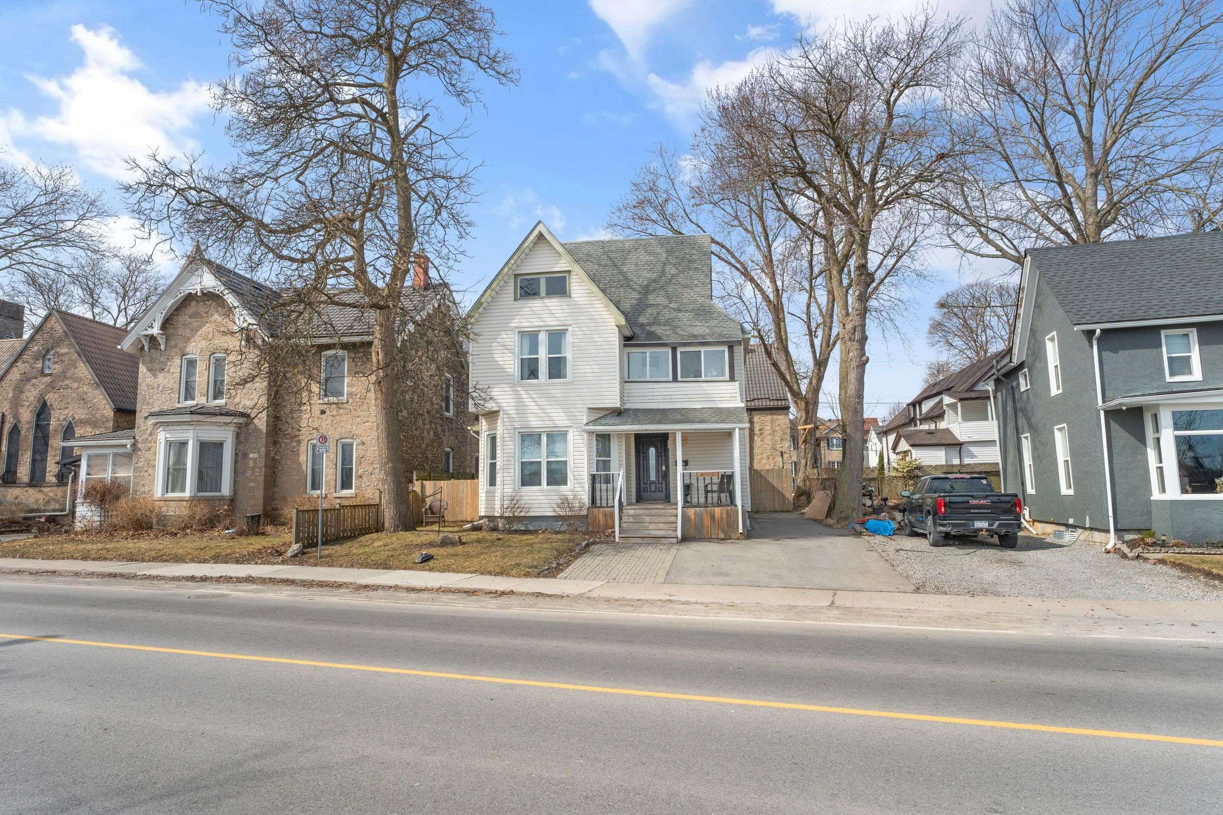 Niagara Falls, ON L2E 3G3,4755 River RD