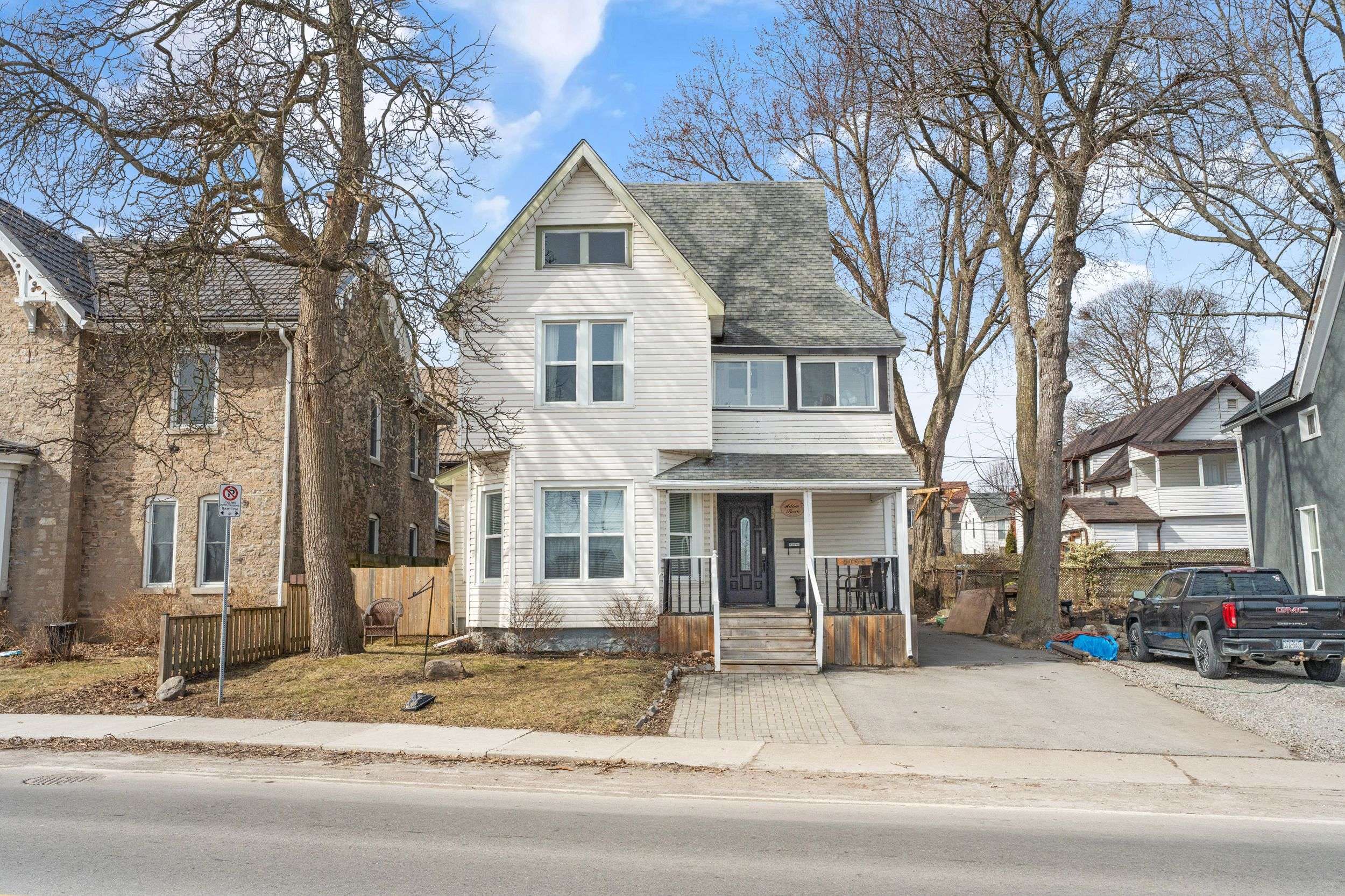 Niagara Falls, ON L2E 3G3,4755 River RD
