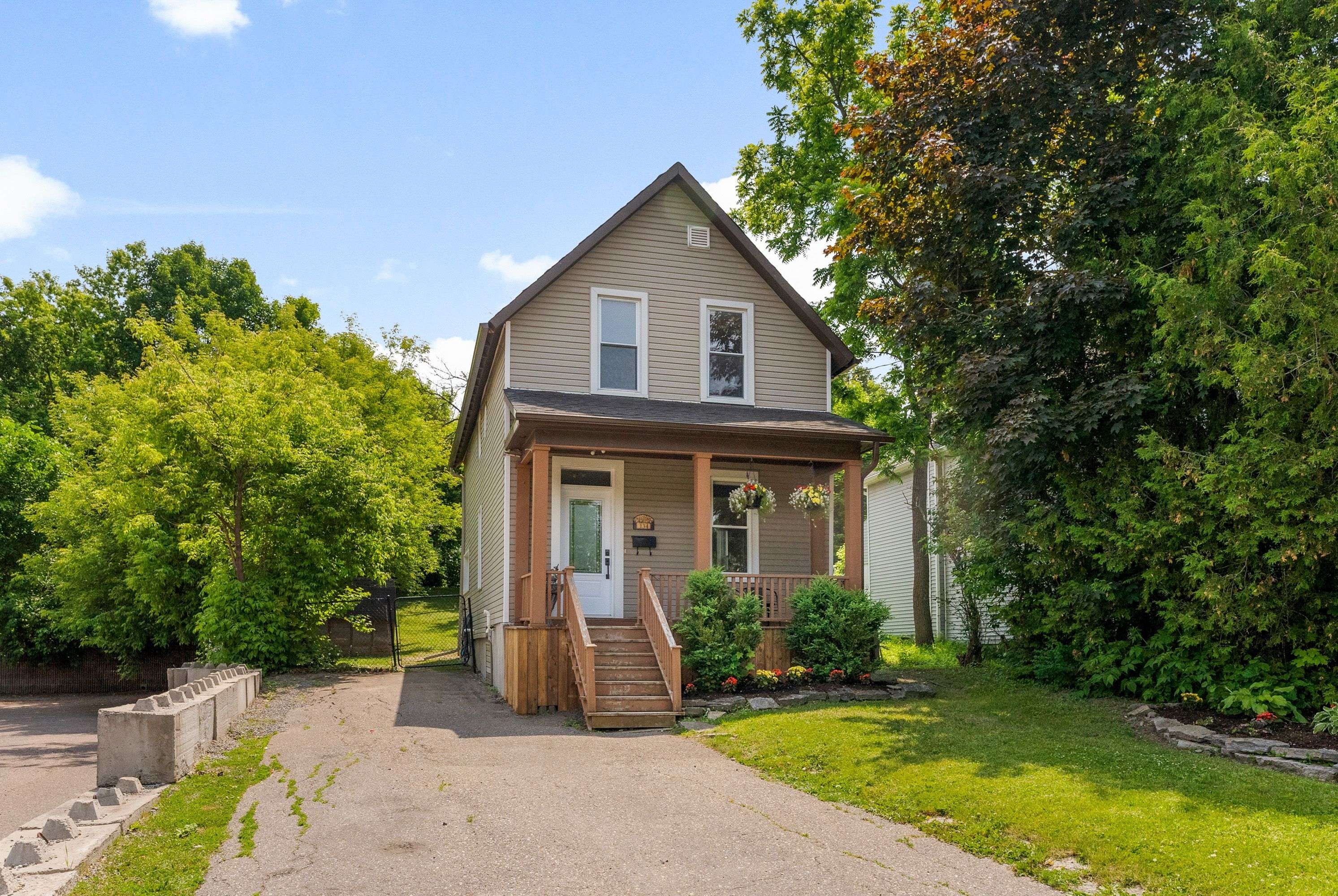 Arnprior, ON K7S 1T8,134 Victoria ST