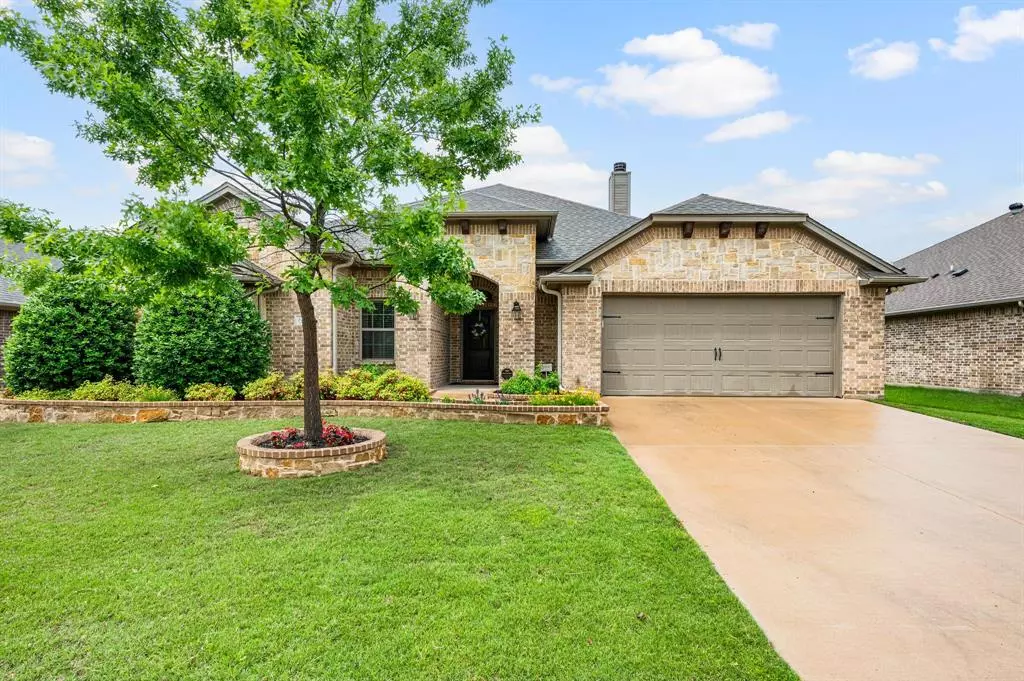 Saginaw, TX 76179,680 Fossil Wood Drive