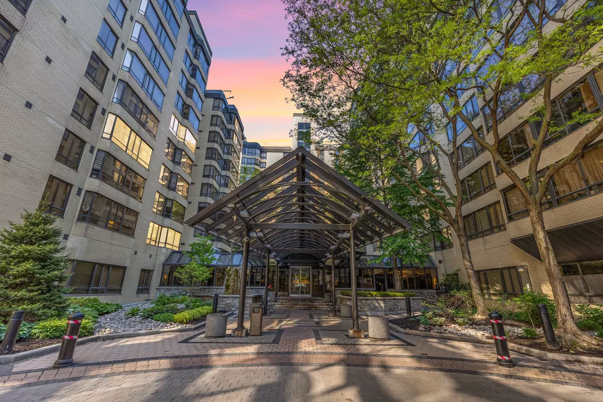 Toronto C01, ON M5T 2Y8,195 St Patrick ST #603