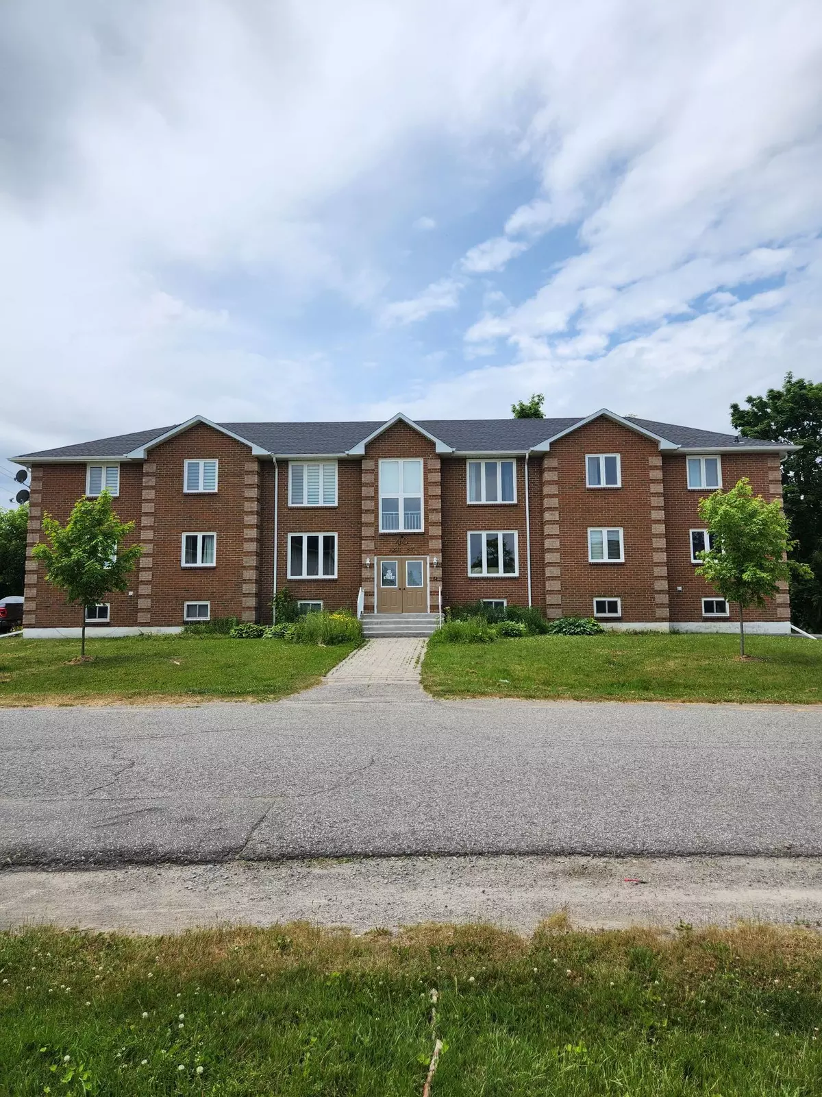Uxbridge, ON L9P 1E2,40 Ash ST