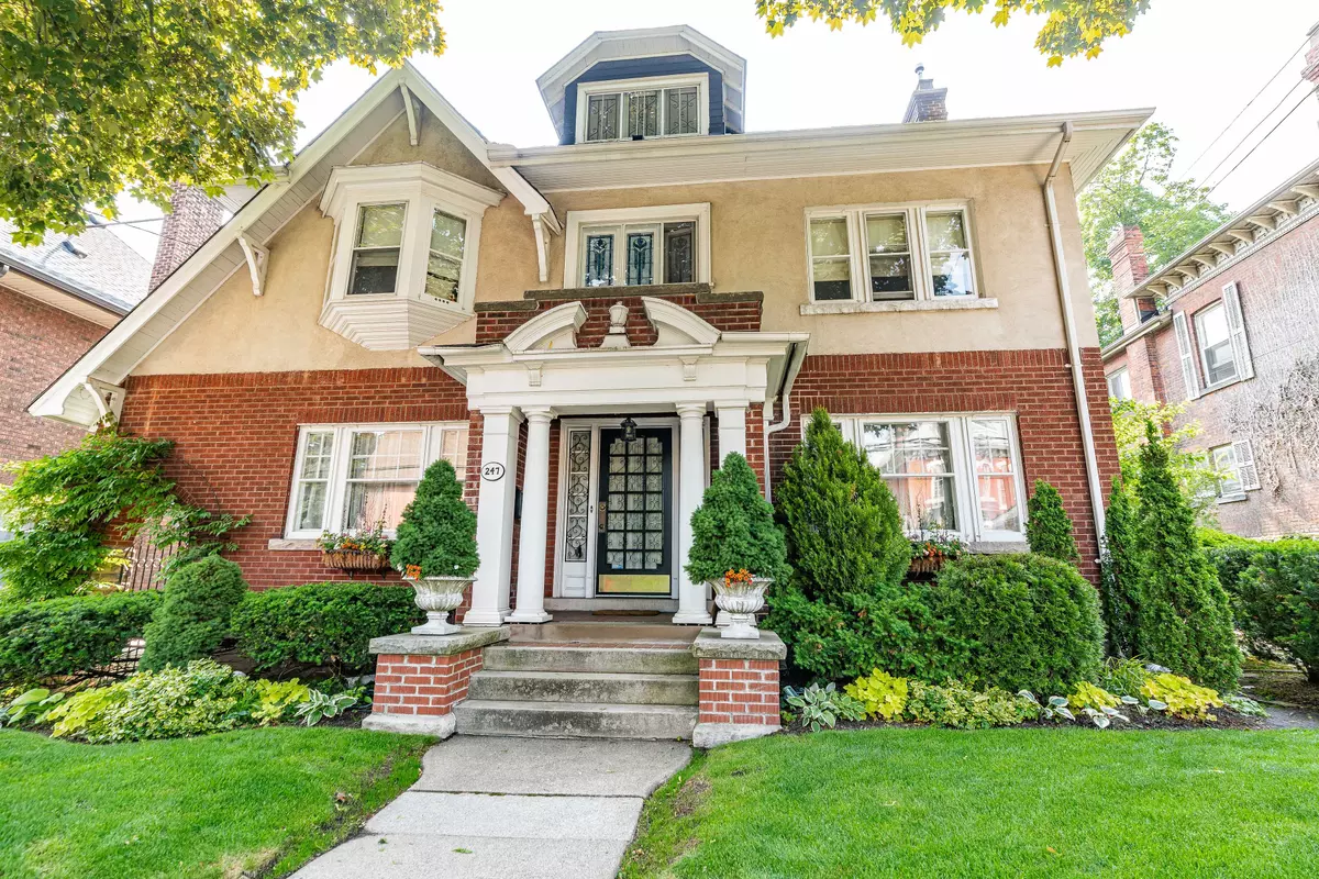 Hamilton, ON L8P 3E2,247 MacNab ST S