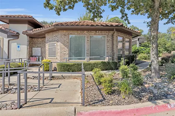Mansfield, TX 76063,550 N Walnut Creek Drive #100-D