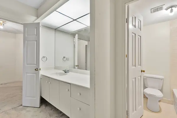 Toronto C01, ON M5T 2Y8,195 St Patrick ST #603