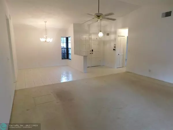 Tamarac, FL 33321,10512 NW 70th St