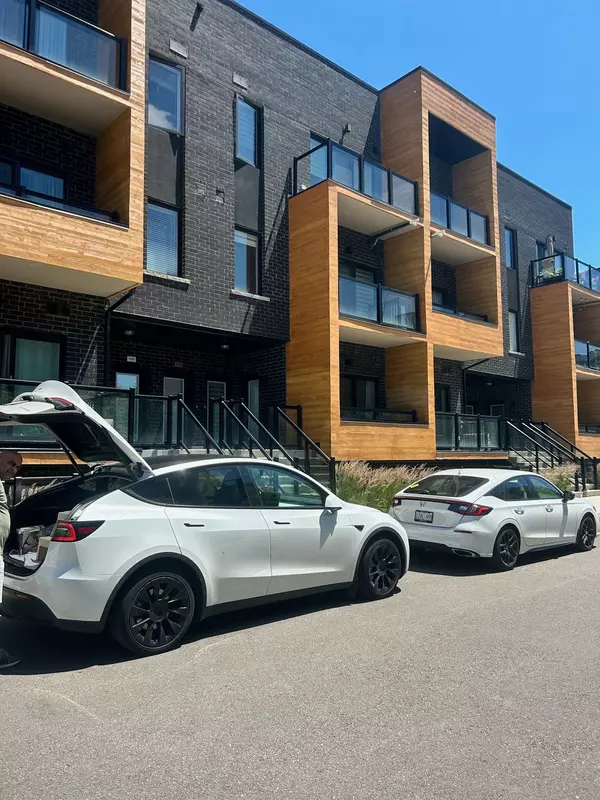 1165 Journeyman LN #209, Mississauga, ON L5J 0B6