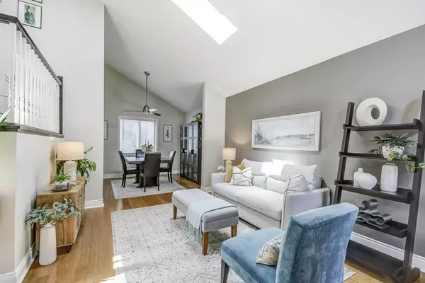 Burlington, ON L7M 3W5,2208 Heidi AVE