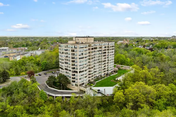 St. Catharines, ON L2T 4A4,3 Towering Heights BLVD #PH6