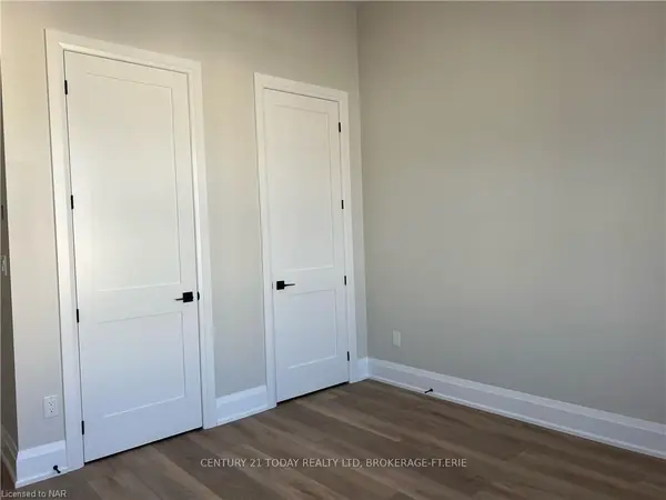 Fort Erie, ON L2A 2S3,43 Jarvis ST #202