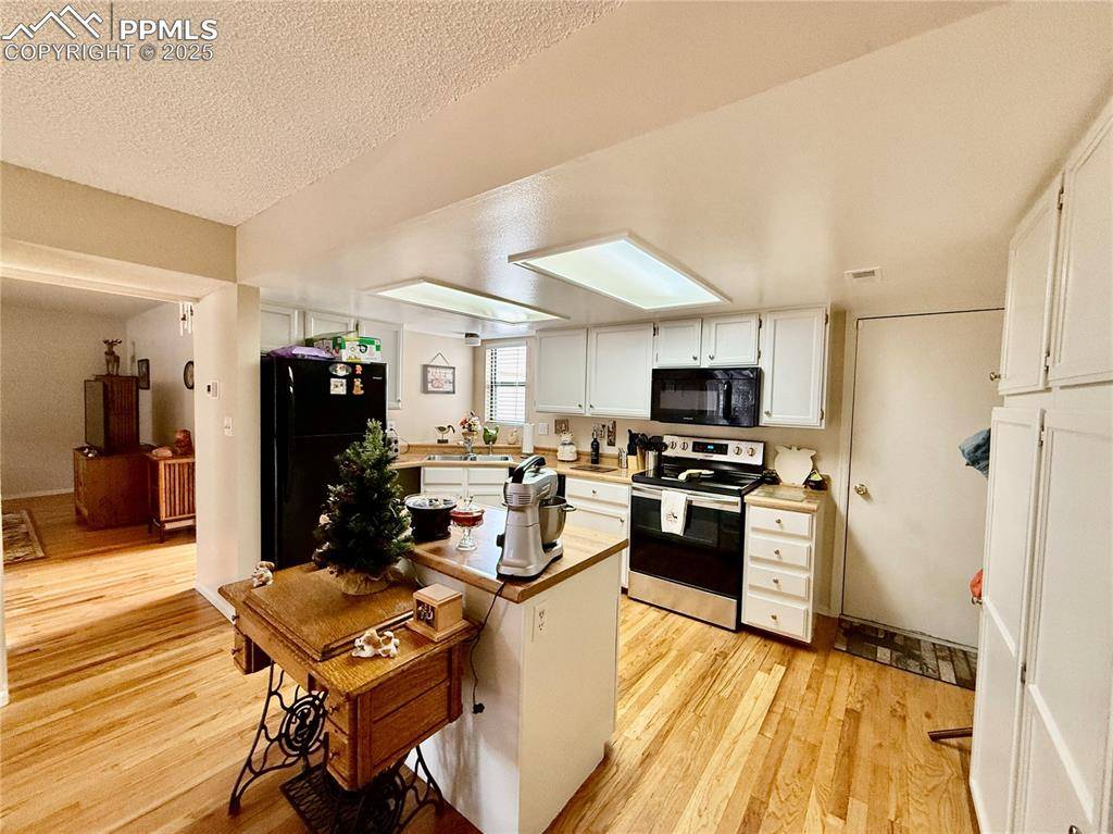 Colorado Springs, CO 80919,6963 Gayle Lyn LN
