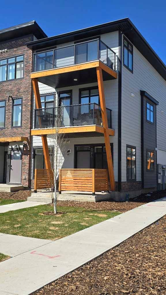 Calgary, AB T3M 3Y5,562 Seton CIR SE #301