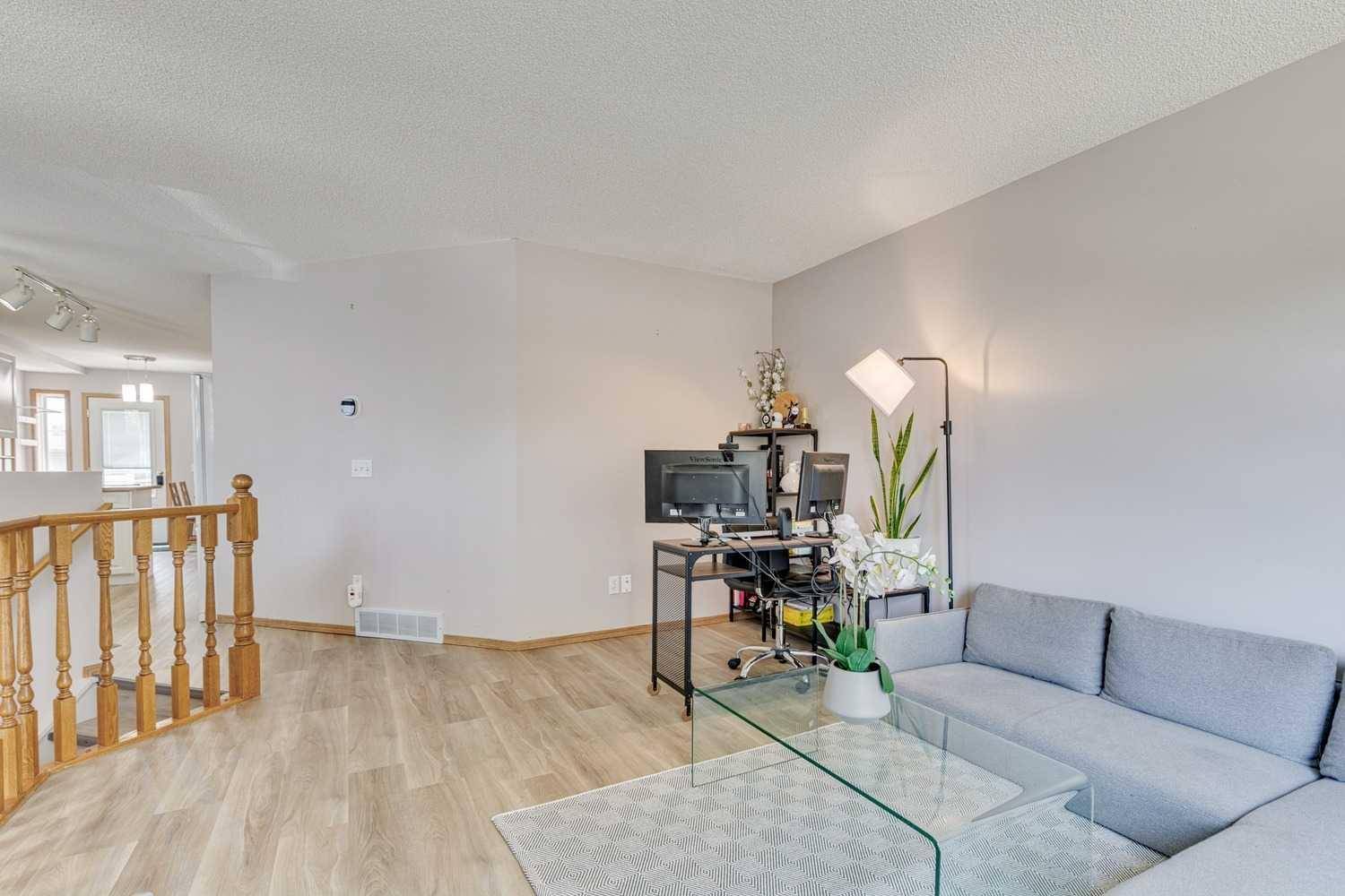 Calgary, AB T3K 4S3,87 Country Hills DR NW