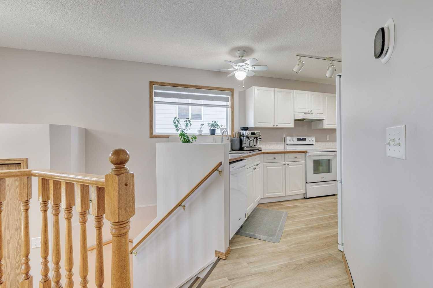 Calgary, AB T3K 4S3,87 Country Hills DR NW