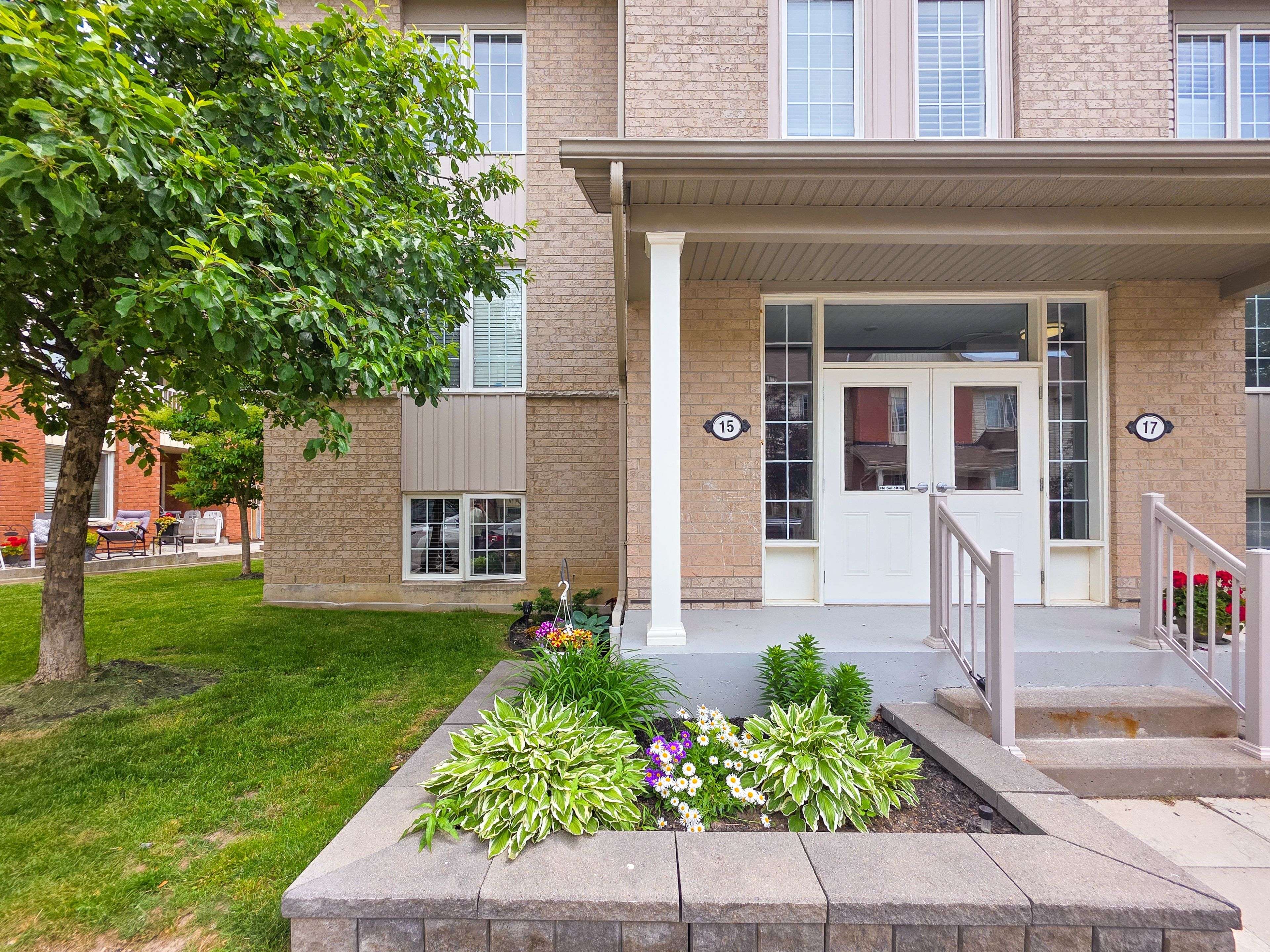 15 Petra WAY #1, Whitby, ON L1R 0A6