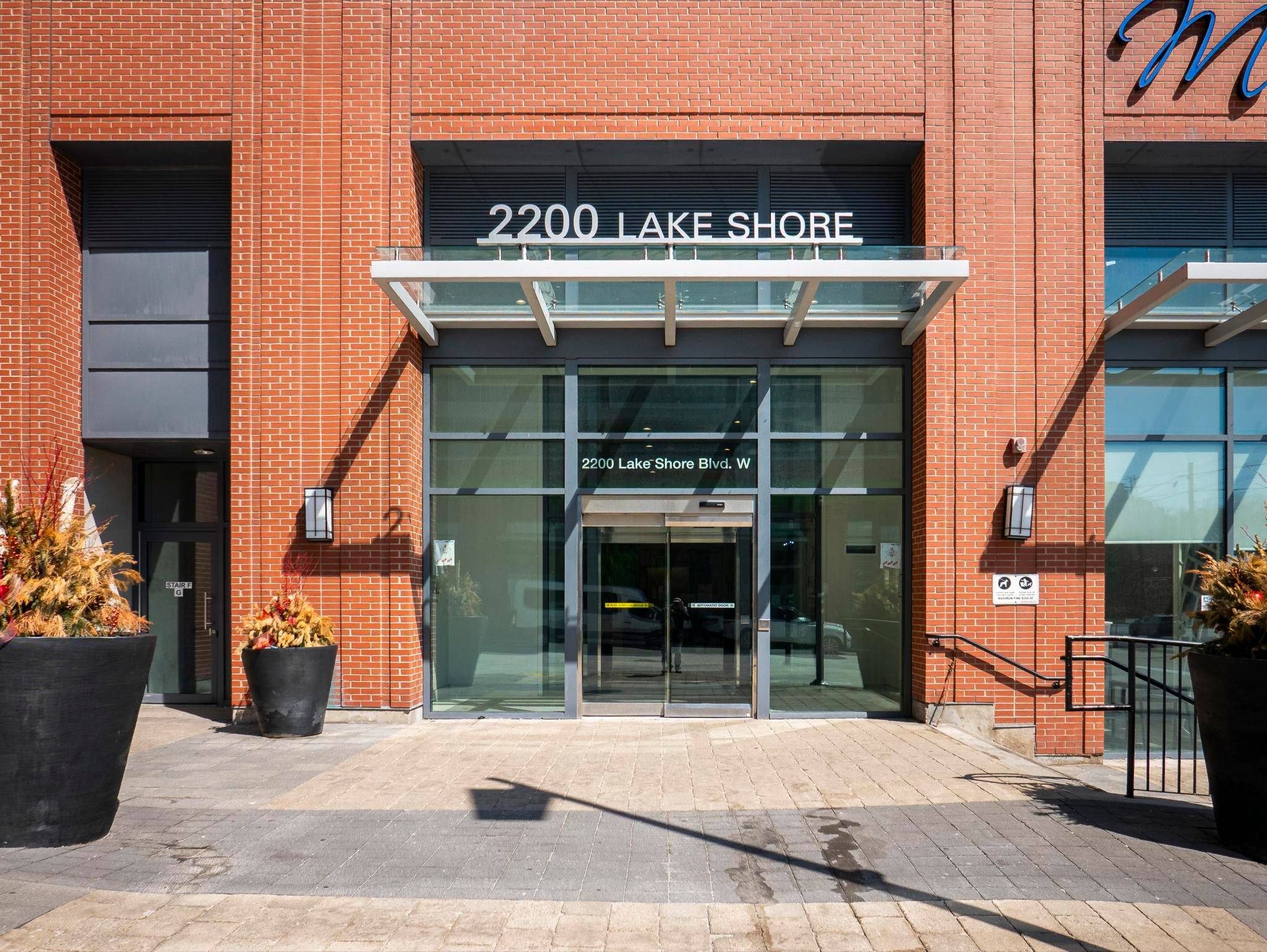 Toronto W06, ON M8V 1A4,2200 Lake Shore BLVD W #1104