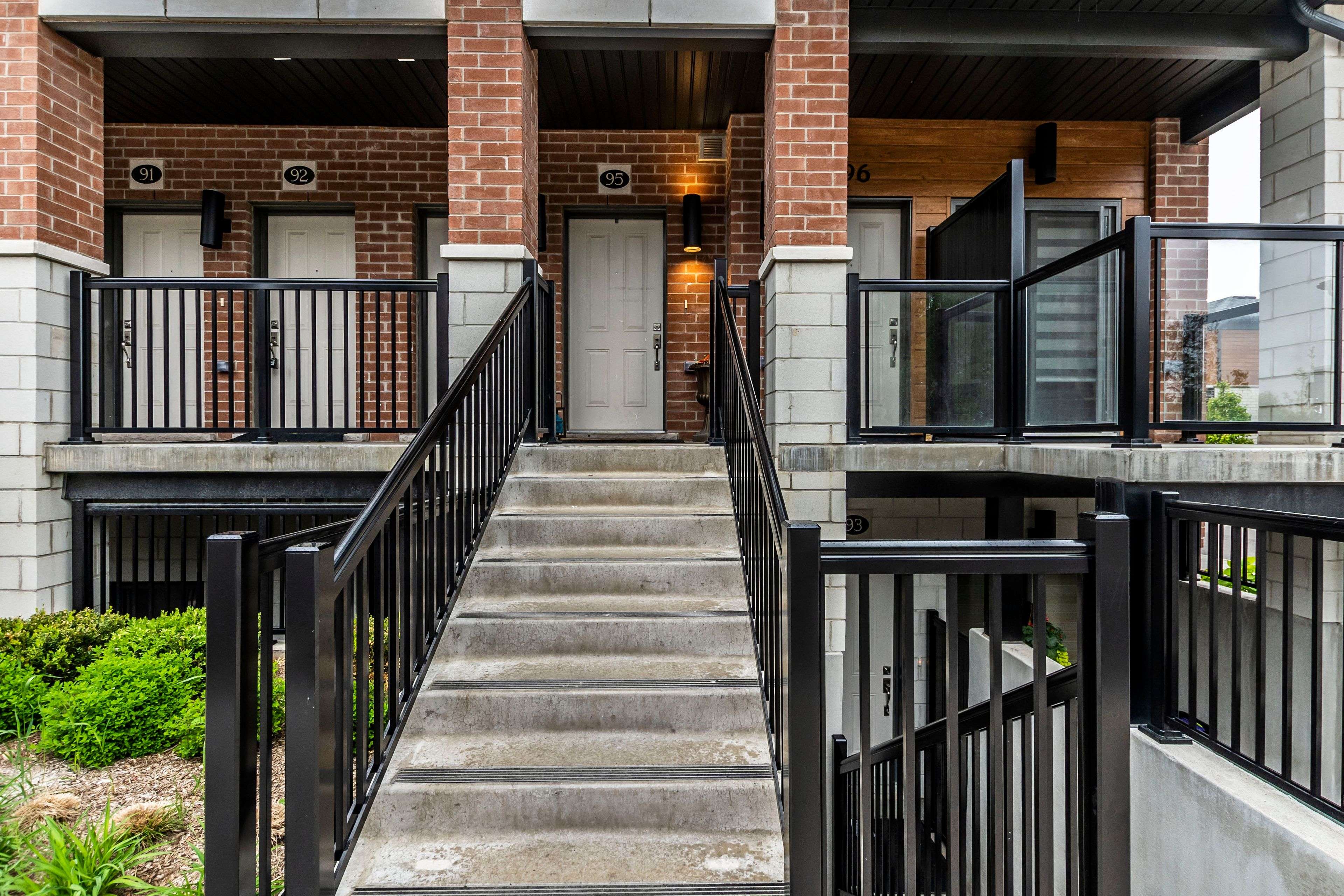 Cambridge, ON N1R 1B6,25 Isherwood AVE #95